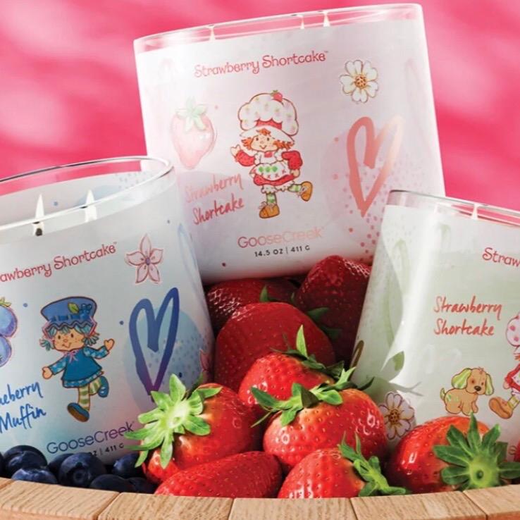 Goose Creek Strawberry Shortcake 3-Wick Candles for Décor and Ornaments Scent