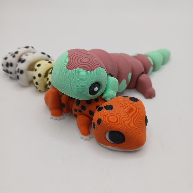 Cute 3D Printed Articulating-Flexi Leopard Gecko or Salamander Figurine Fidget Desk Buddy Animal Critter home decor Gift Accessory Ornaments super cute