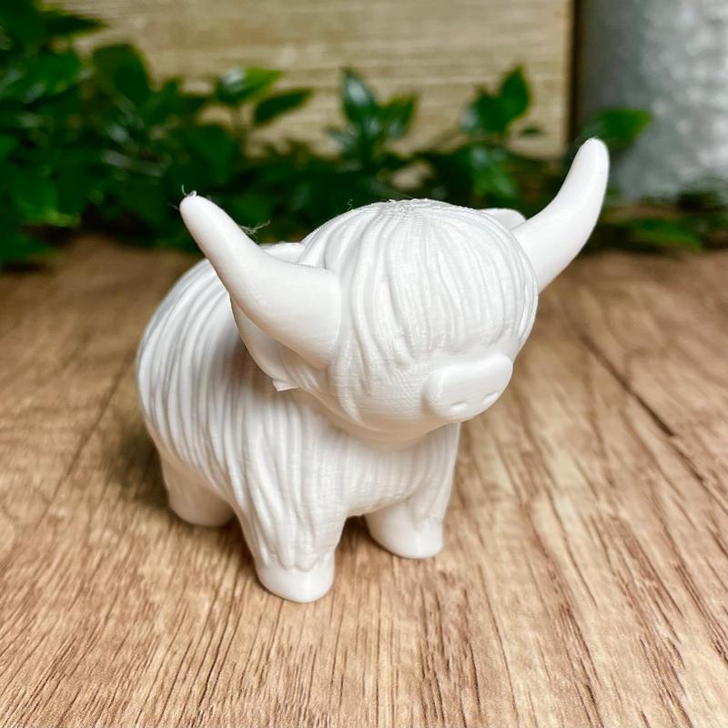 Cute Highland Cow Design Figurine, Mini Multicolor Animal Standing Ornament, Pretty Statue for Home Office Bedroom Living Room Dining Room