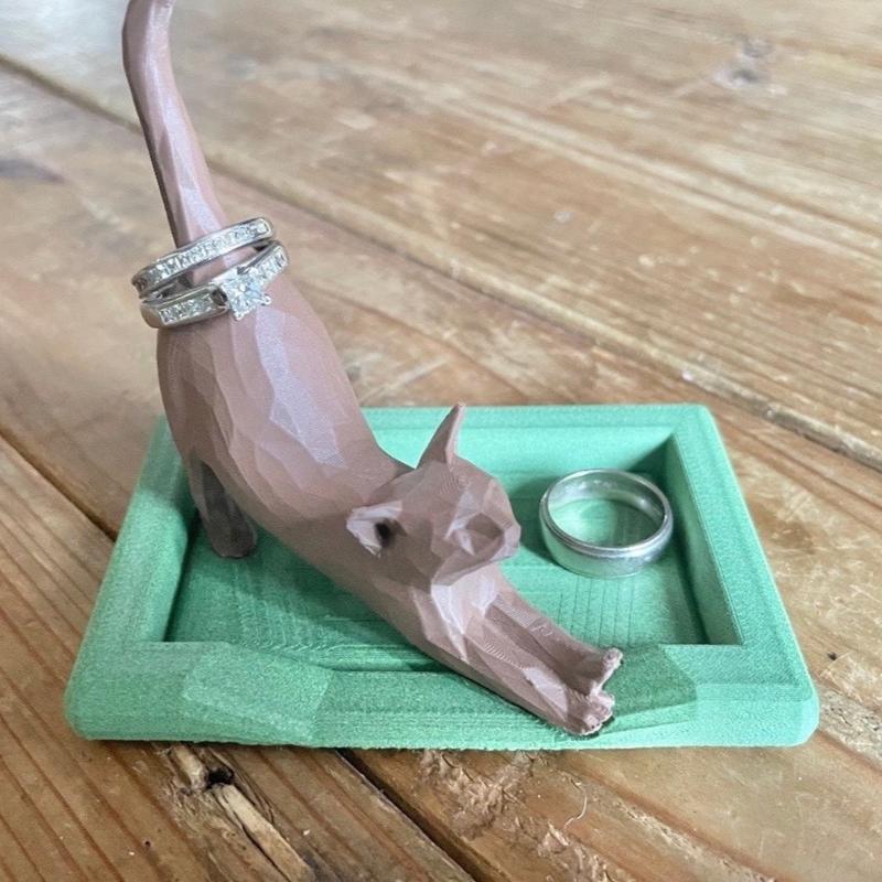 3D Printed Cat Ring Holder with Cat Bed Ring Dish - Engagement Gift Personalized Ring Holder for Her Organiser Lightweight