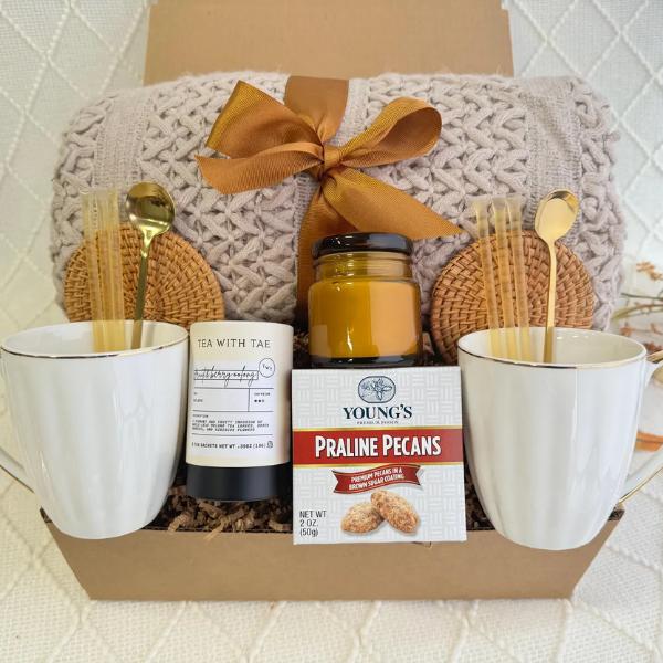 Realtor Gift Box for Closing Buyer | Client Appreciation Gift | New Home Gift Basket | Housewarming Present | Thank You Gift