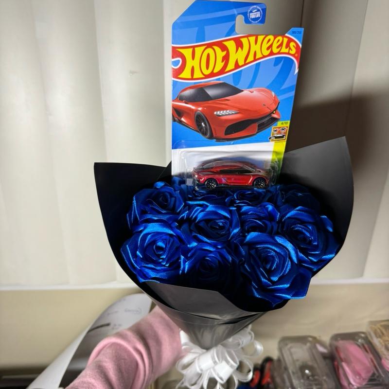 Hot wheel mini rose bouquet