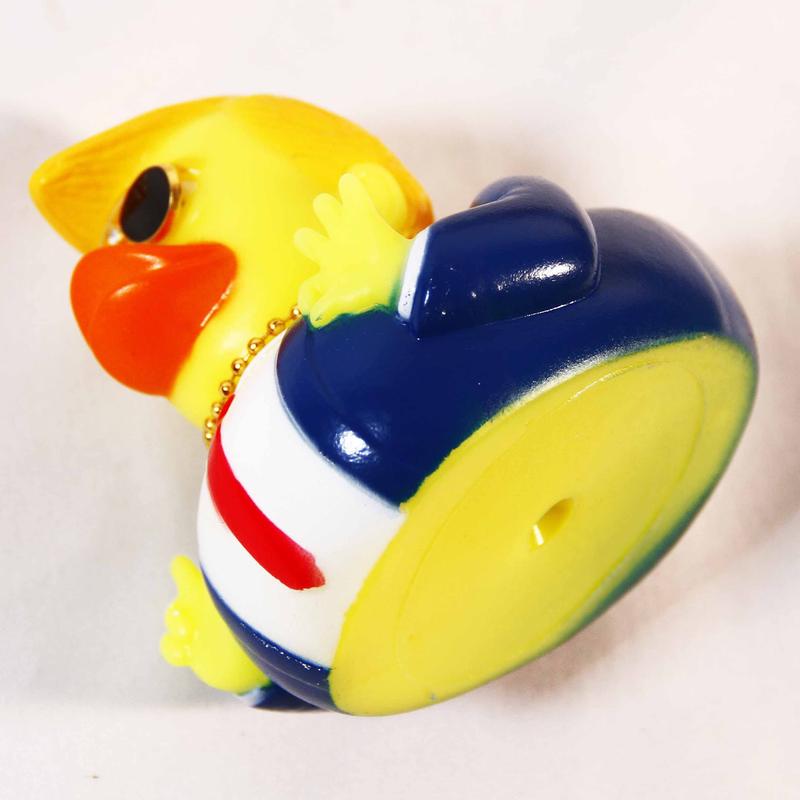 [SUITABLE SIZE]: The duck measures 3.15 