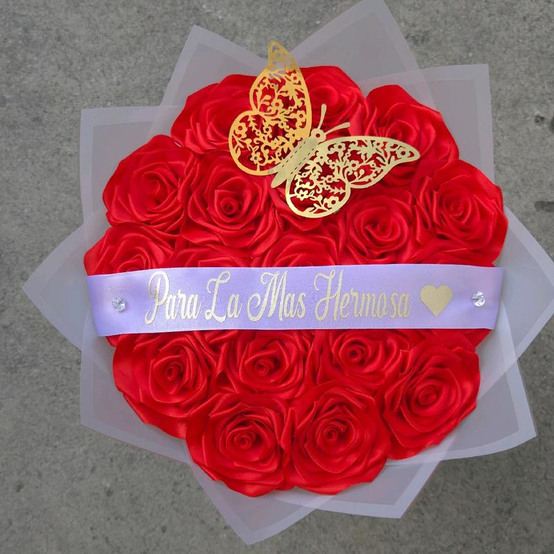 18 Red Eternal Rose Bouquet Para la mas hermosa Roses Rosas Eternas Liston Ribbon Decor Decorative Gift Decoration Bouquet Arrangement- Para la mas hermosa